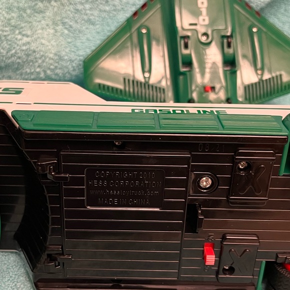HESS 2010 TOY TRUCK AND JET. Excellent Condition - Picture 10 of 13